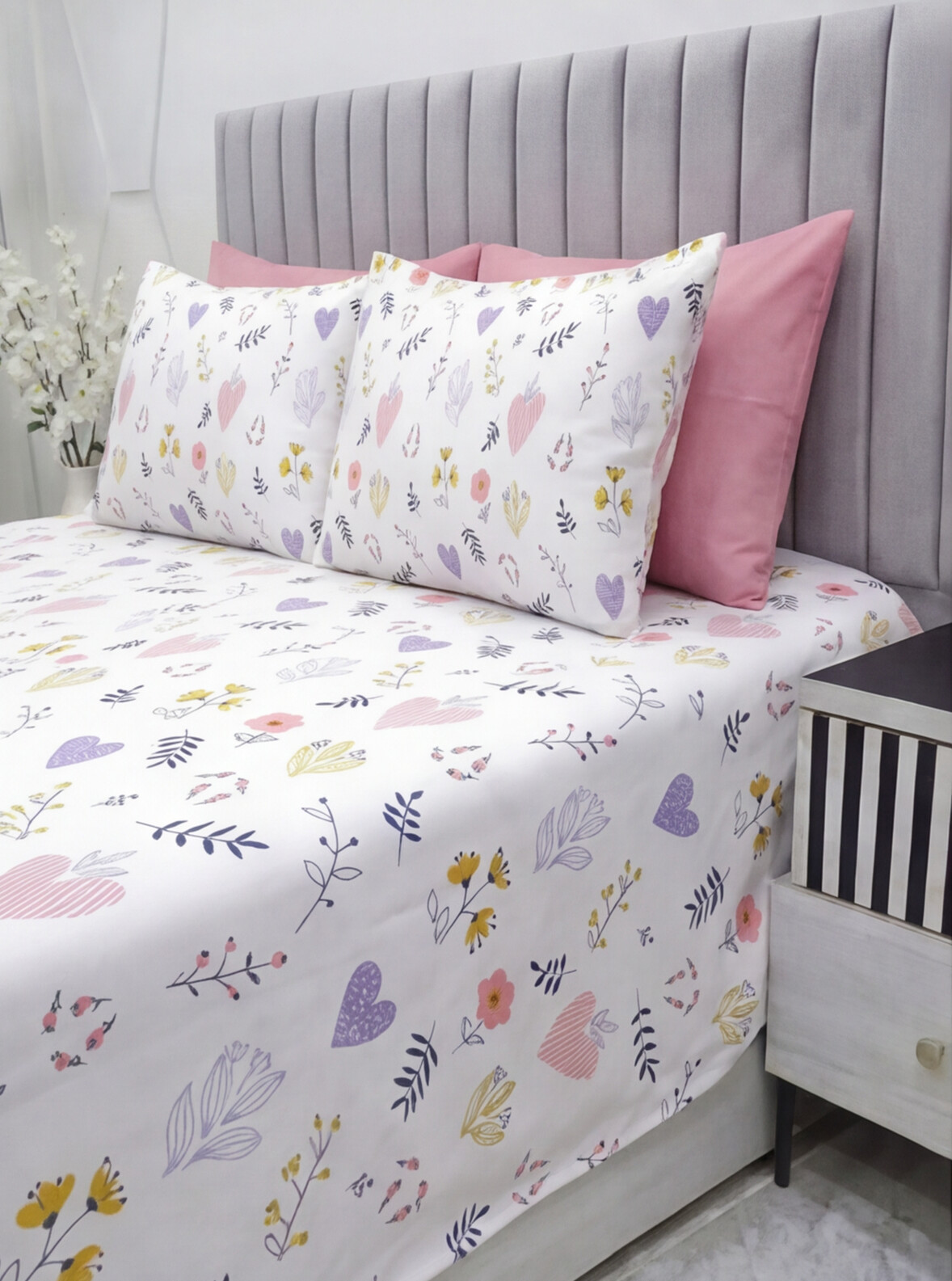 Soft flowers Bed sheets - 5 pieces